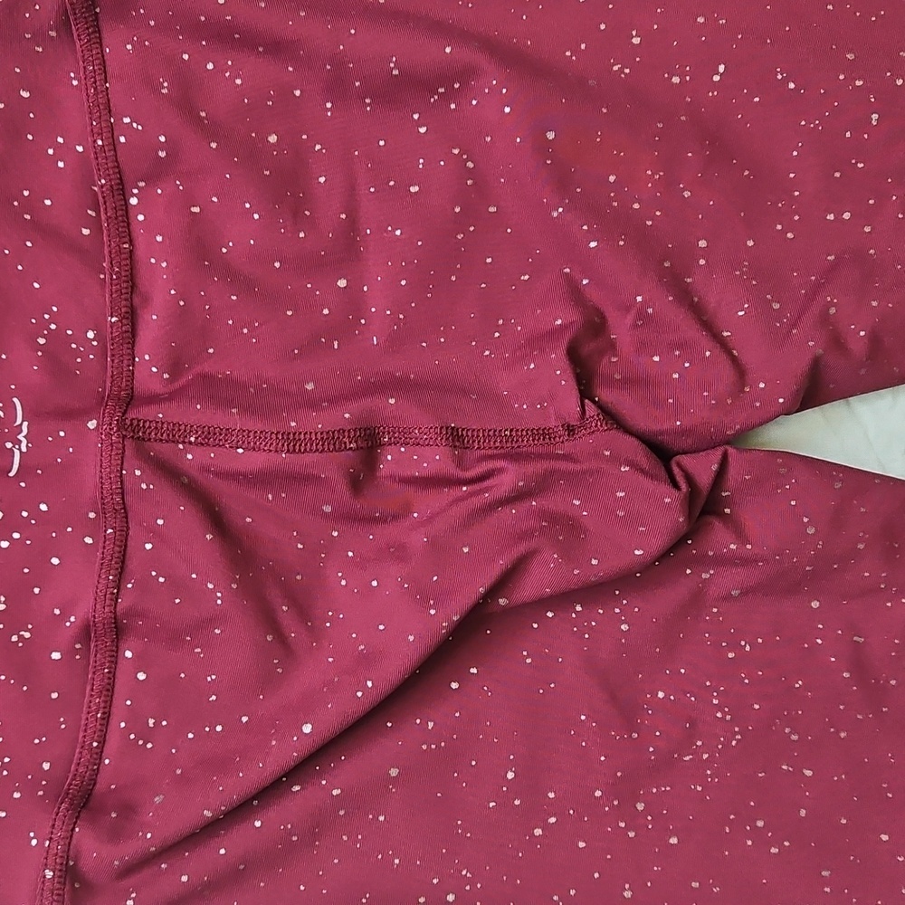 Beyond Yoga Maroon and Gold Patterned Leggings, Size S - Picture 10 of 10
